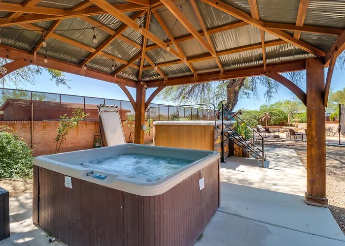 Holiday home Private Courtyard & Swim Access In