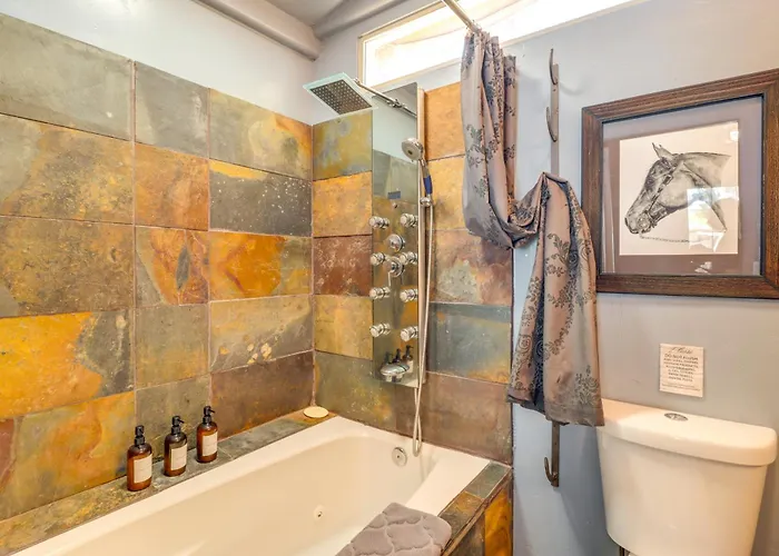 Private Courtyard & Swim Access In *