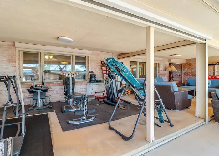 Holiday home Private Courtyard & Swim Access In Tucson