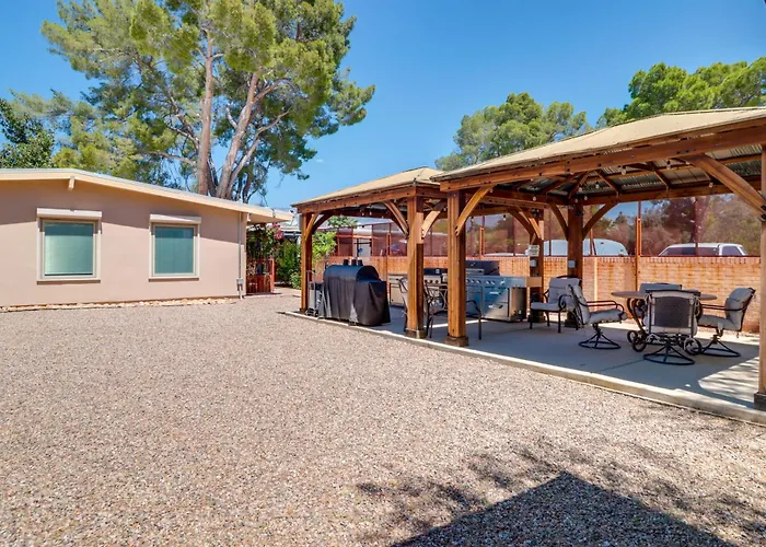 Private Courtyard & Swim Access In Holiday home Tucson